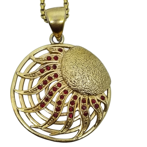 VINTAGE GOLDTONE SUN & FAUX RUBY  RHINESTONE MEDALLION PENDANT NECKLACE - Picture 1 of 5